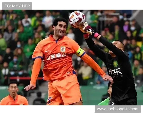 裁判争议引发童年照回忆 激励年轻球员勇敢前行成就未来