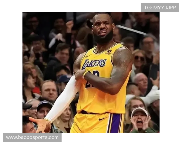 詹姆斯发布照片纪念本场比赛彰显历史意义与个人突破